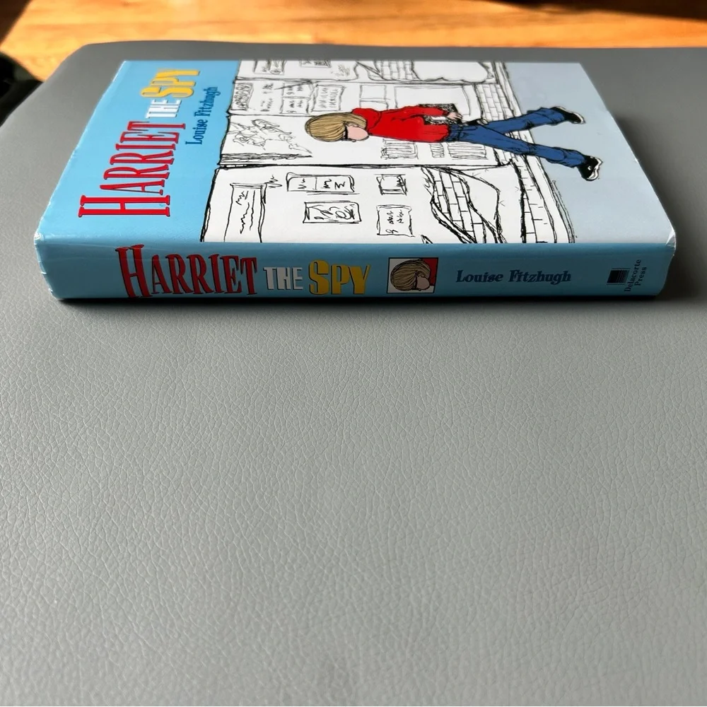 2000 Edition Harriet the Spy by Louise Fitzhugj Hardcover Book